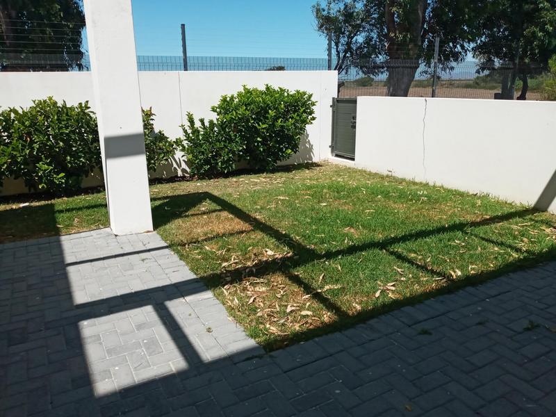 To Let 4 Bedroom Property for Rent in Somerset West Western Cape